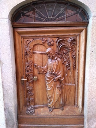 Jesus knocking on the door